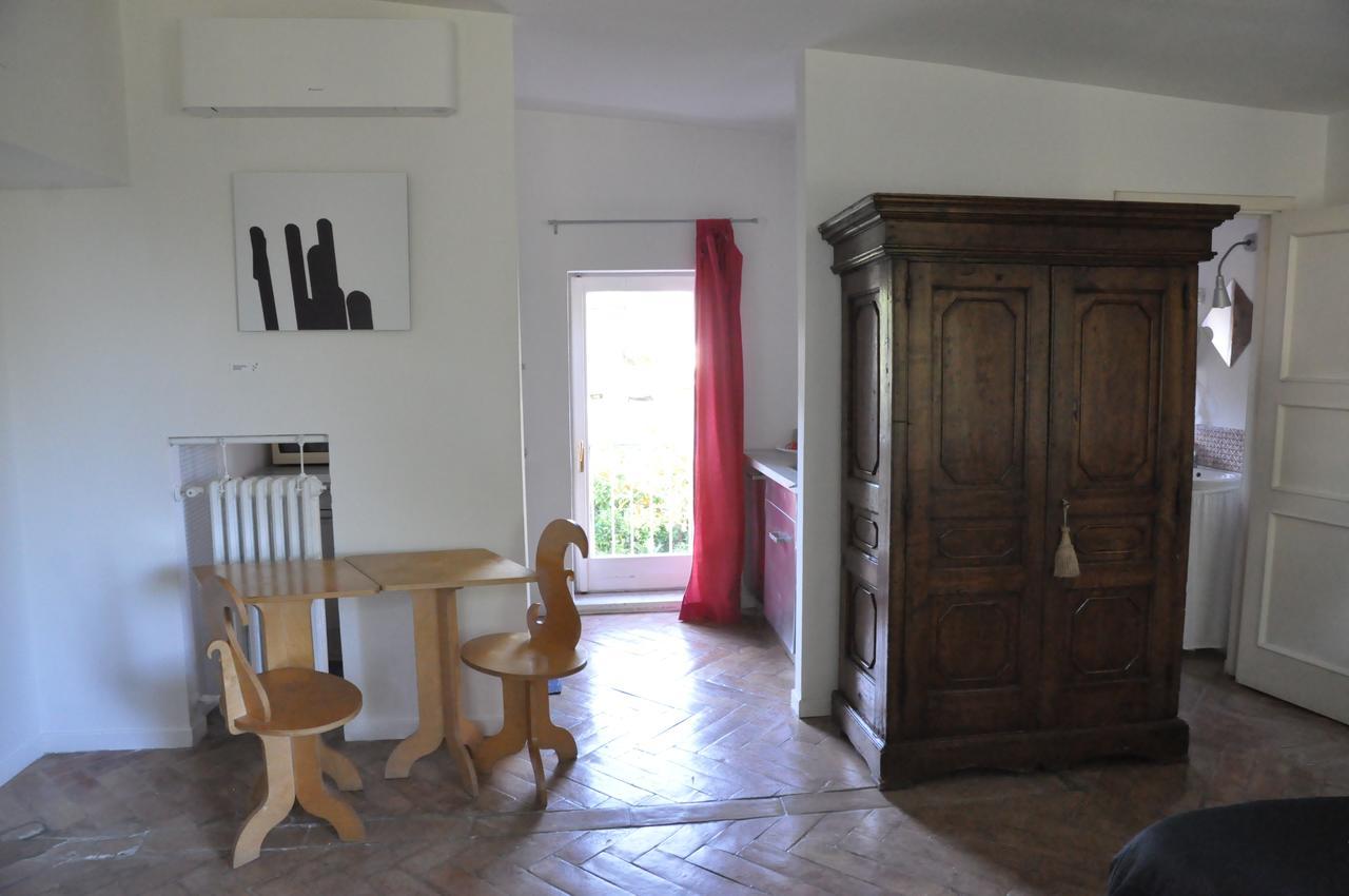 Residenza Le Rose Villa D'Arte Наполи Стая снимка
