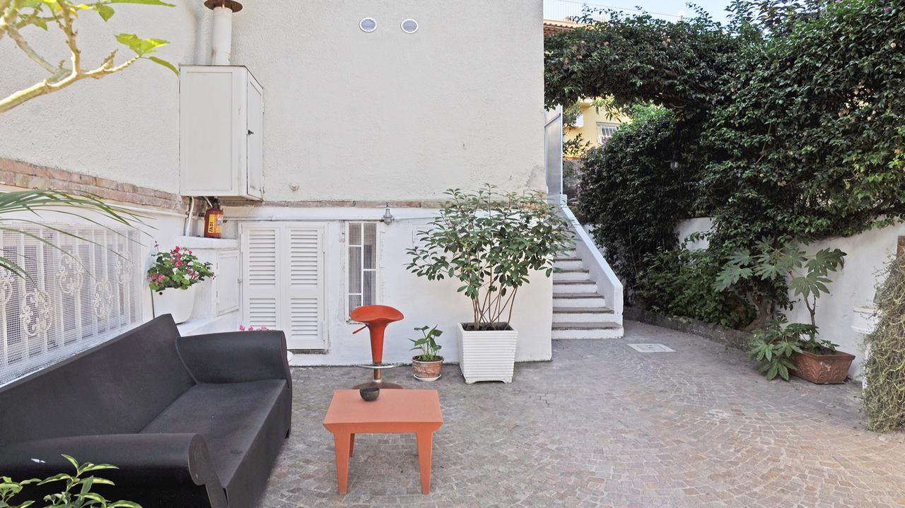 Residenza Le Rose Villa D'Arte Наполи Стая снимка